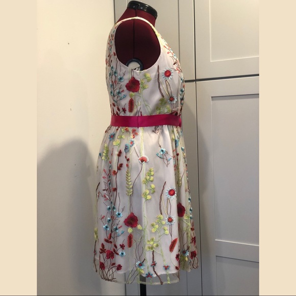 Floral Mesh sleeveless Dress - Picture 3 of 7